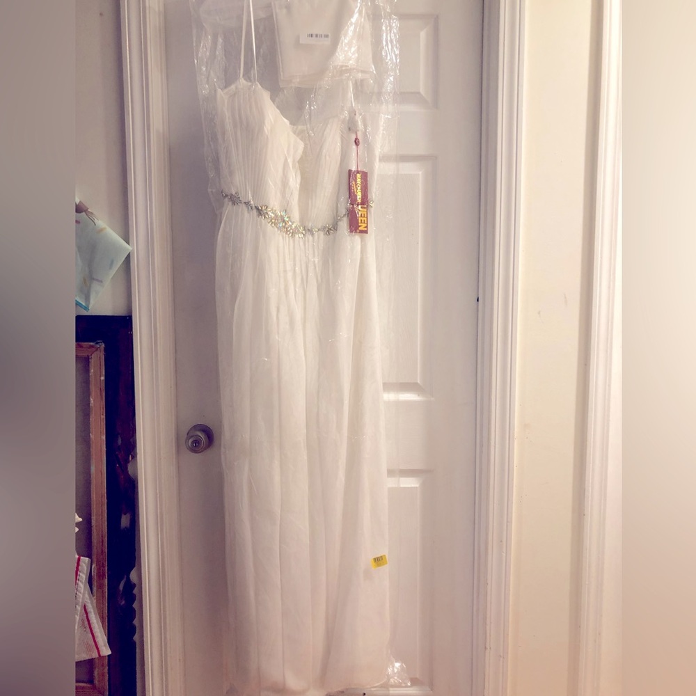 ๐ May Queen Ivory Dress with empire bling waist, extra straps and shawl size 26w - Picture 4 of 16